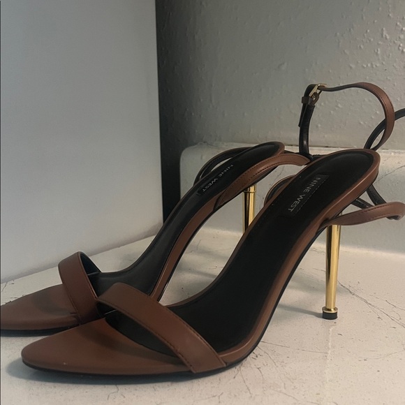 Nine West Tan Heels with Gold Accent - Picture 4 of 16